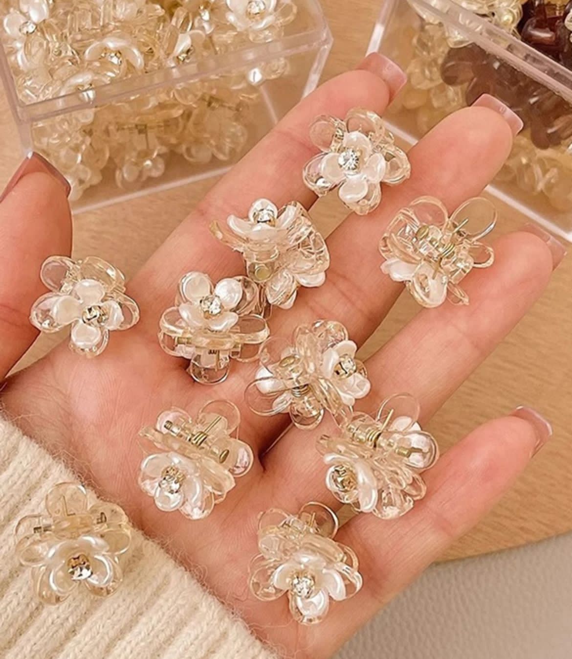 Gold Sea-Themed Clips