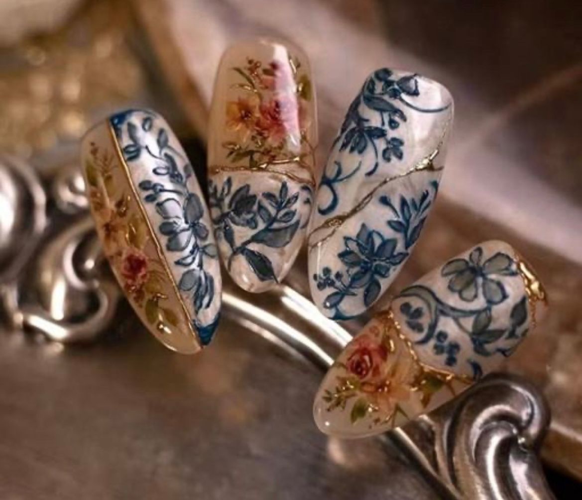 Blue & Rose Vintage Floral Nails