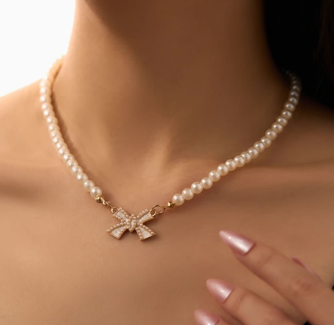 Pearl bow necklace